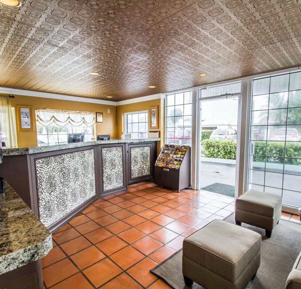 econo lodge cocoa beach near the port