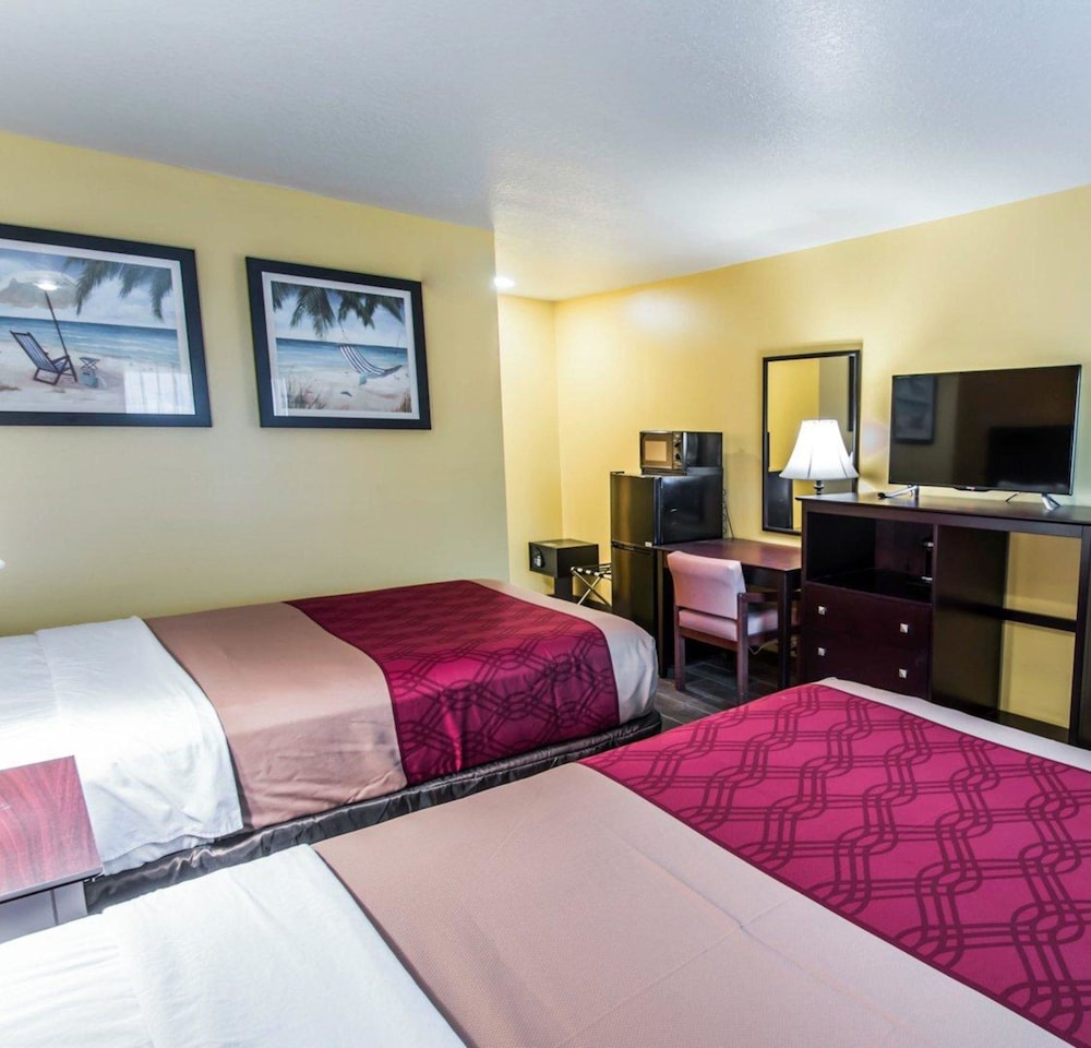 econo lodge cocoa beach near the port