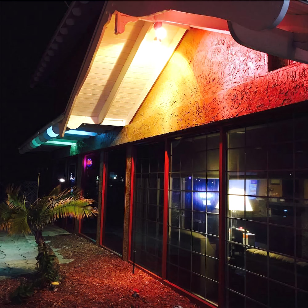 econo lodge cocoa beach near the port