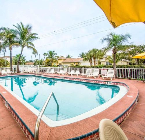 econo lodge cocoa beach near the port