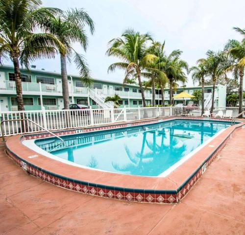 econo lodge cocoa beach near the port