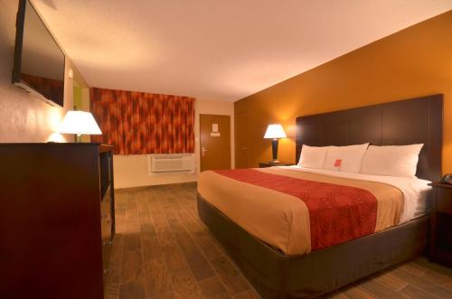 econo lodge cocoa beach near the port
