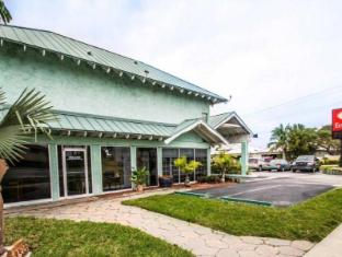econo lodge cocoa beach near the port