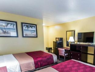 econo lodge cocoa beach near the port