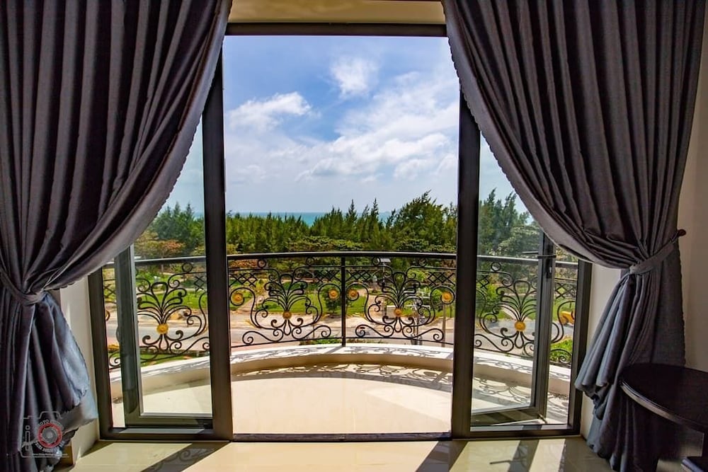 con son blue sea hotel