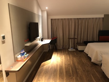 holiday inn express xian bell tower an ihg hotel