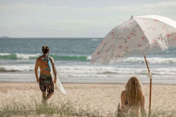 charlesworth bay beach resort