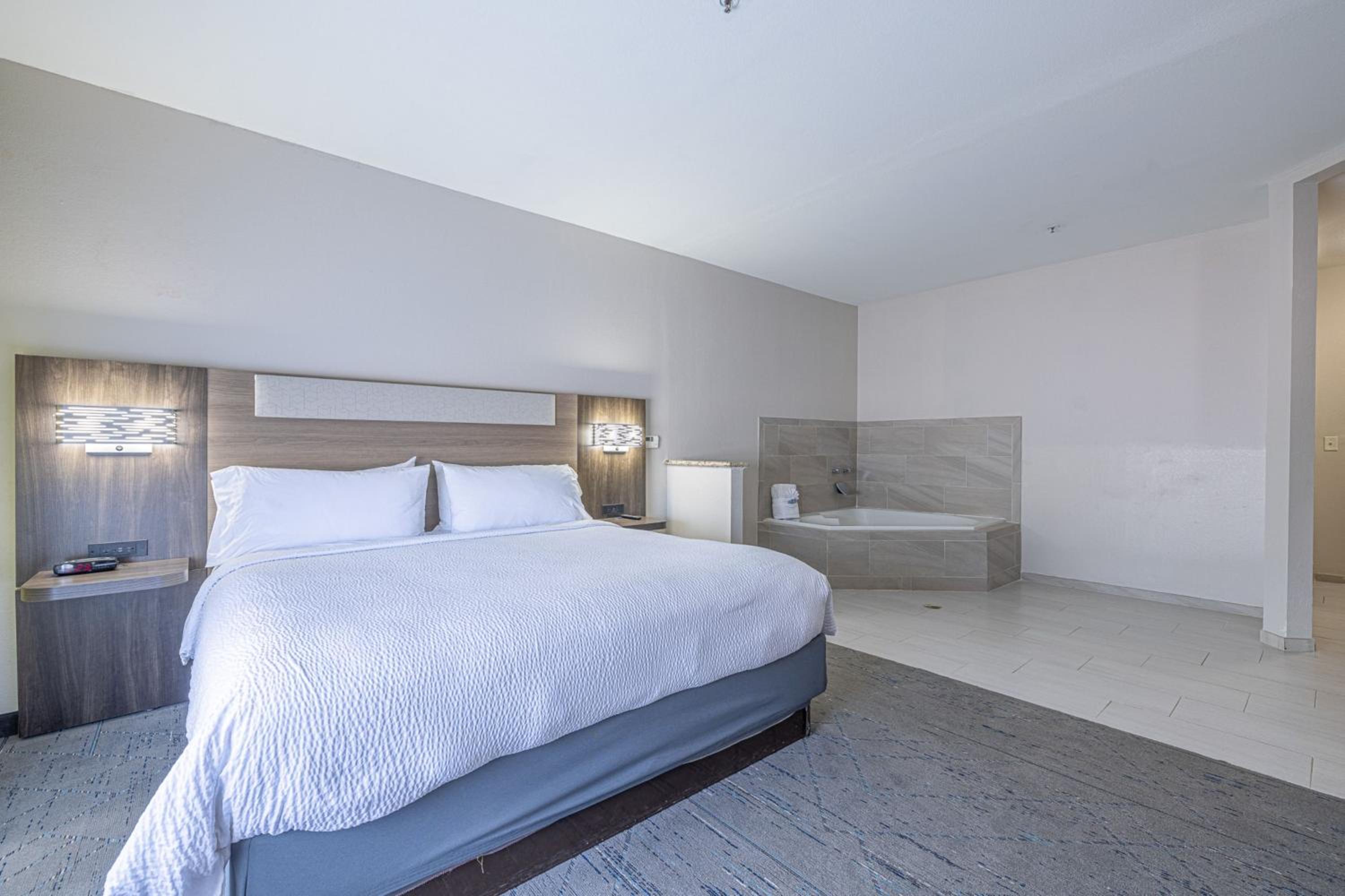 holiday inn express and suites college station by ihg