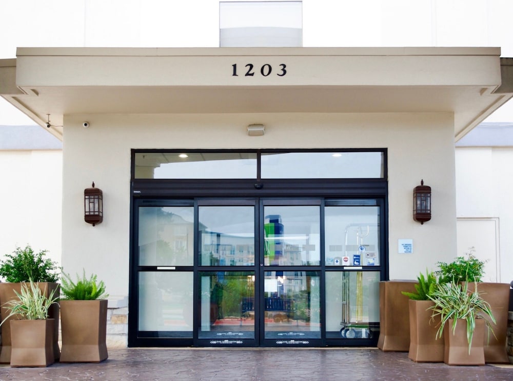 holiday inn express and suites college station by ihg
