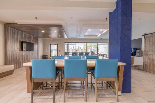 holiday inn express and suites college station by ihg