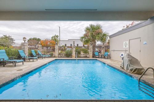 holiday inn express and suites college station by ihg