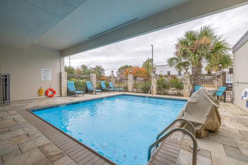 holiday inn express and suites college station by ihg
