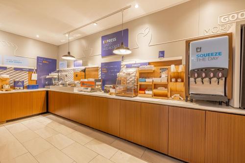 holiday inn express and suites college station by ihg