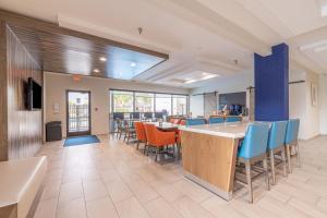 holiday inn express and suites college station by ihg