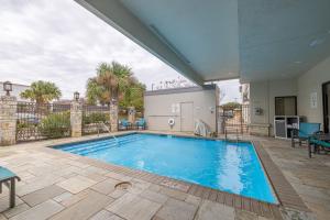 holiday inn express and suites college station by ihg