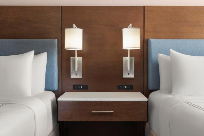 even hotel alpharetta avalon area an ihg hotel