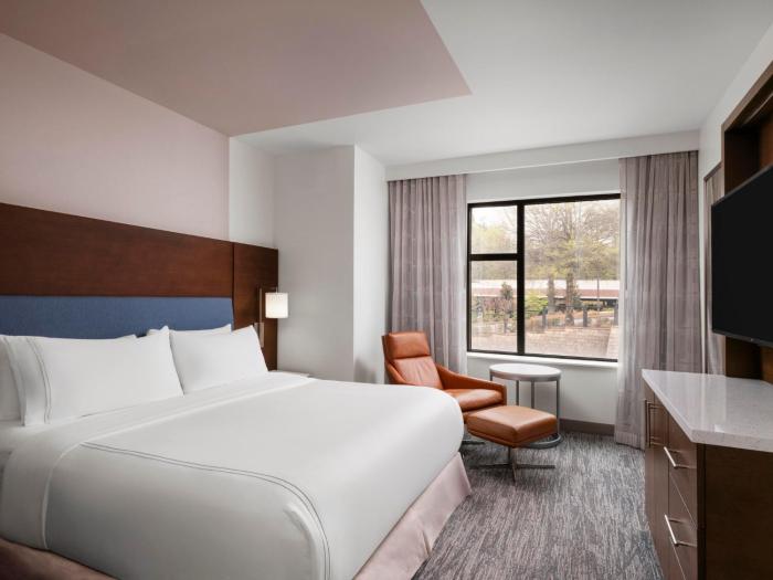 even hotel alpharetta avalon area an ihg hotel