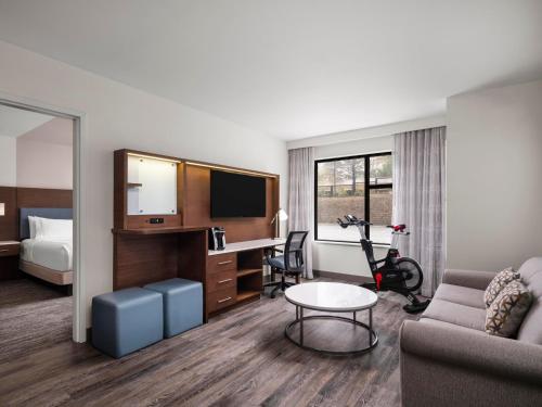 even hotel alpharetta avalon area an ihg hotel