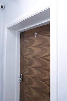 spring bank aparthotel