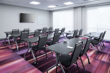 home2 suites by hilton orlando airport