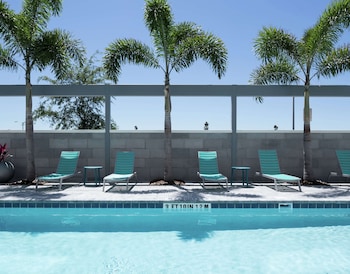 home2 suites by hilton orlando airport