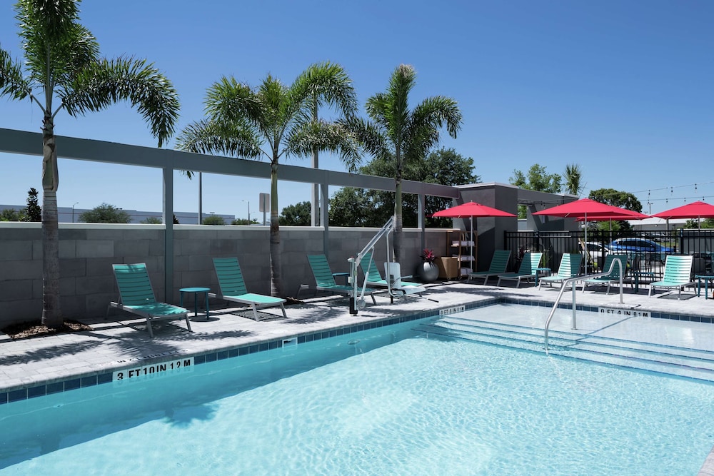 home2 suites by hilton orlando airport