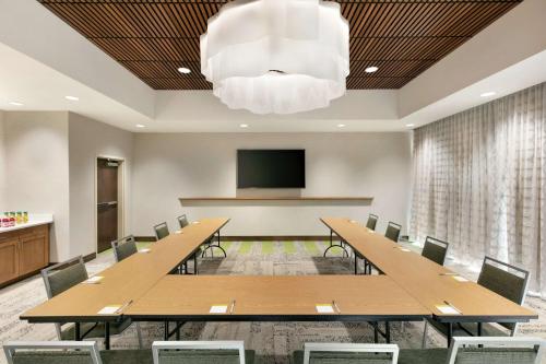 hampton inn and suites johns creek