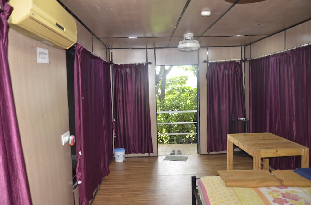iora cottages
