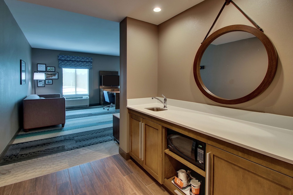 hampton inn and suites southport