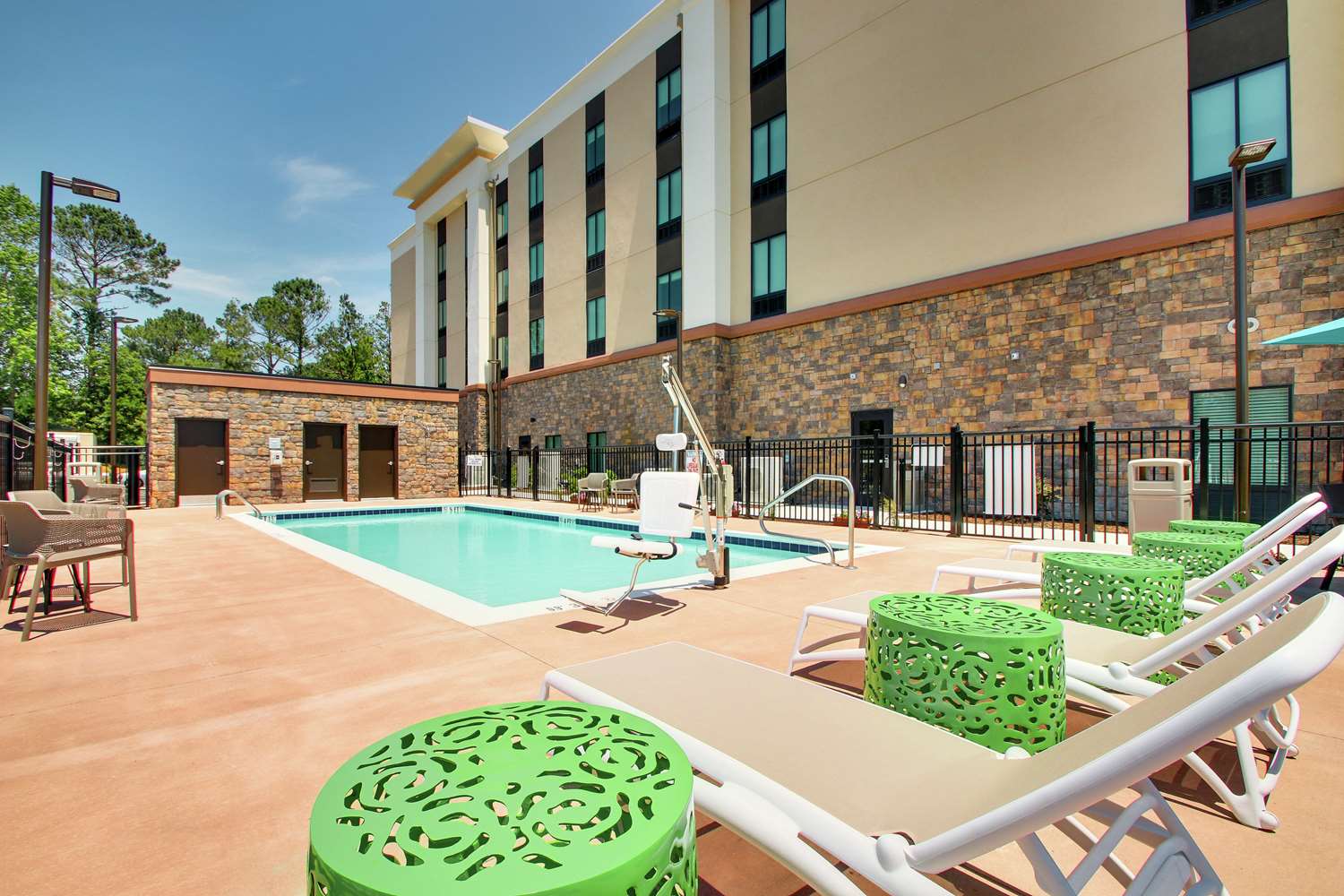 hampton inn and suites southport