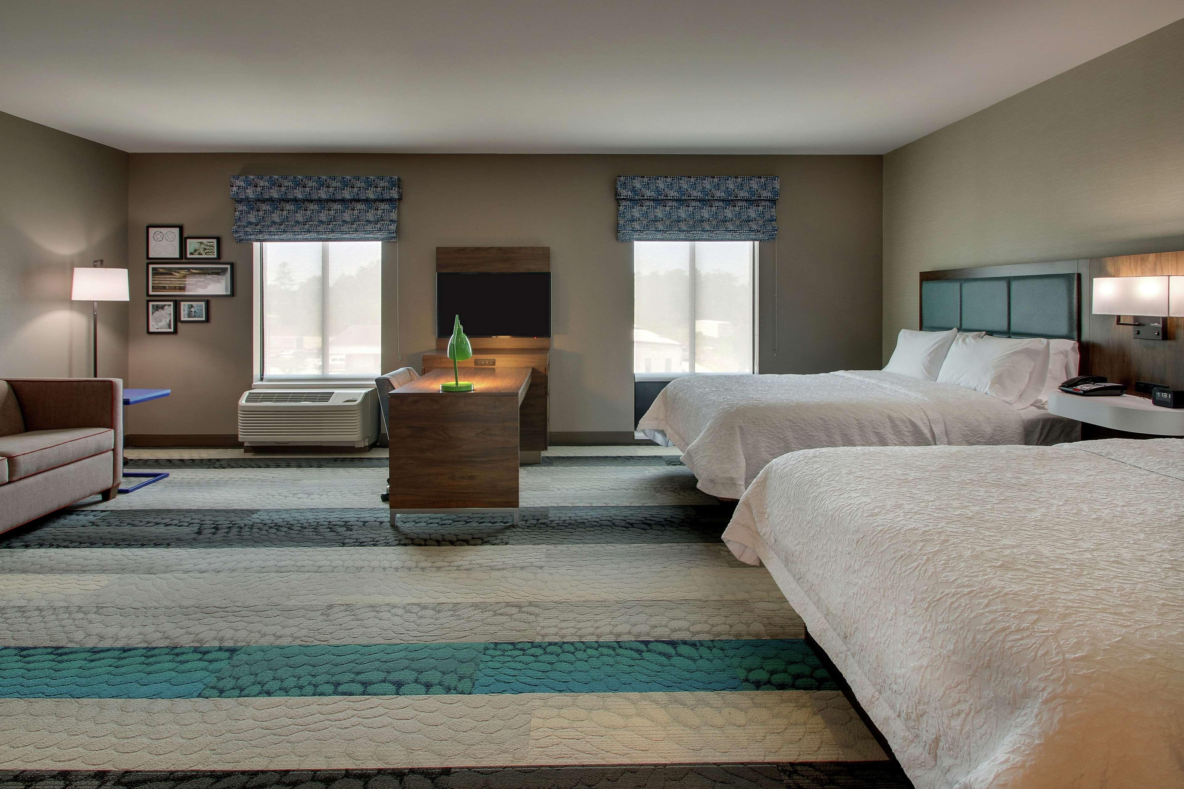 hampton inn and suites southport