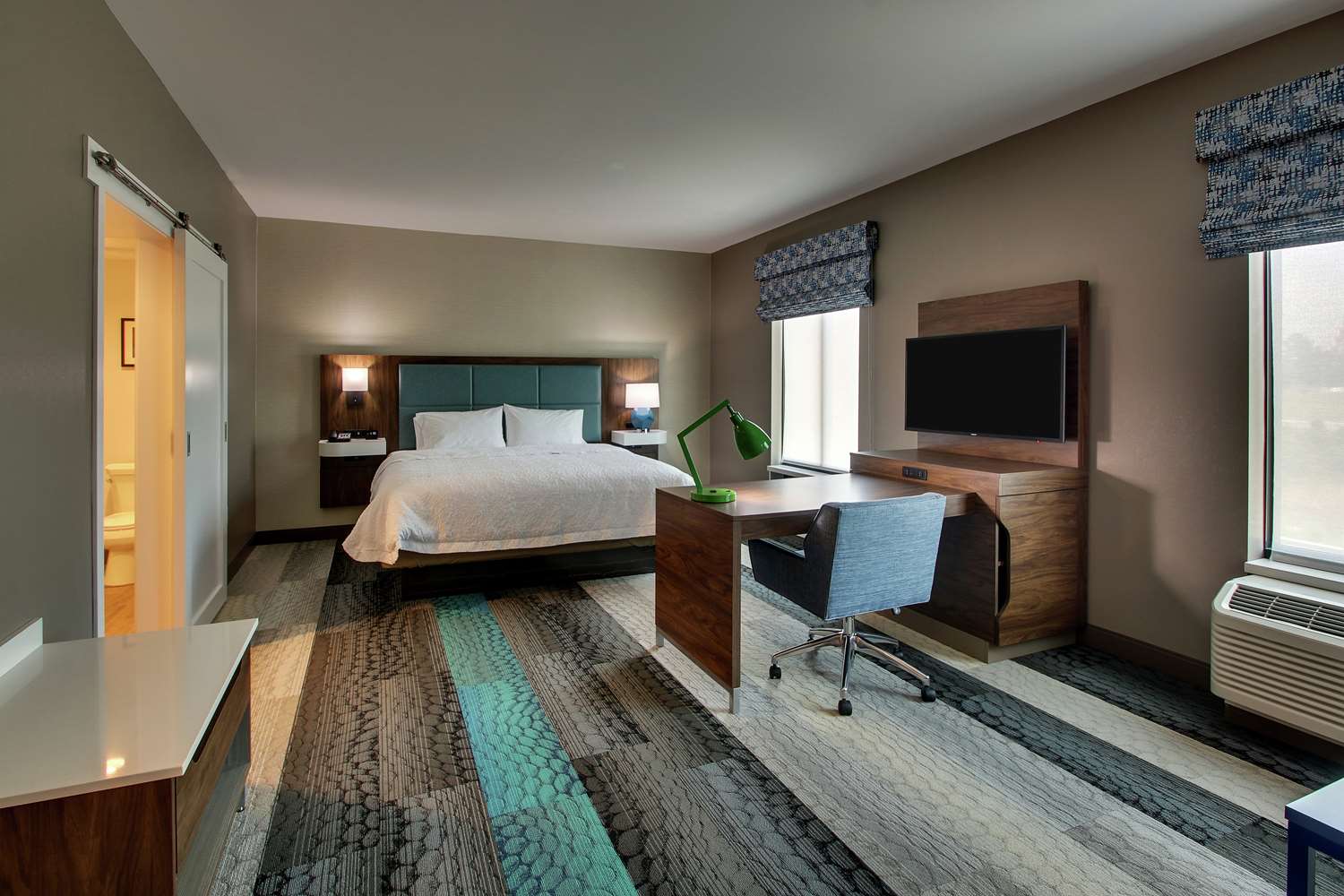 hampton inn and suites southport