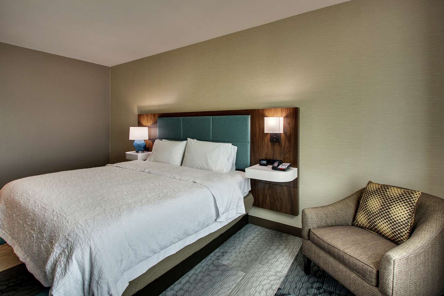 hampton inn and suites southport