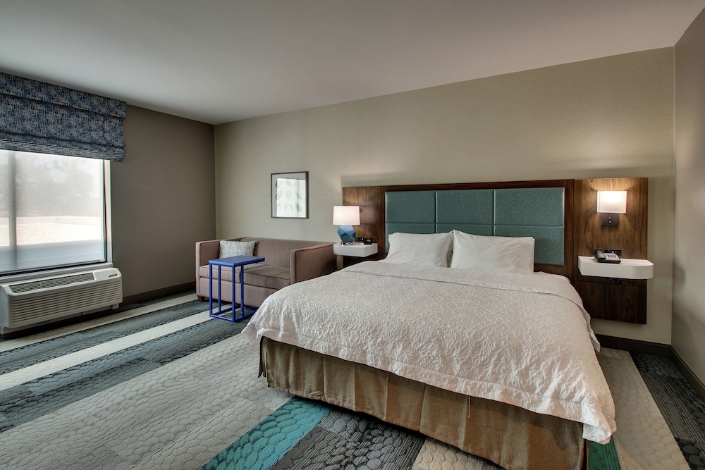 hampton inn and suites southport