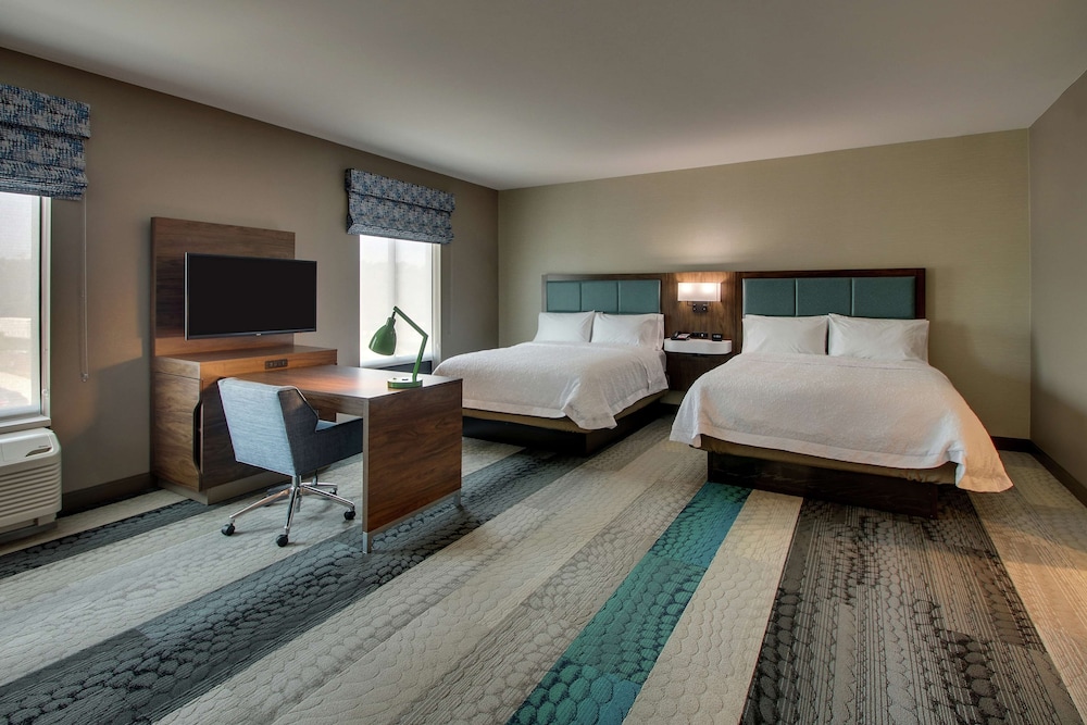 hampton inn and suites southport