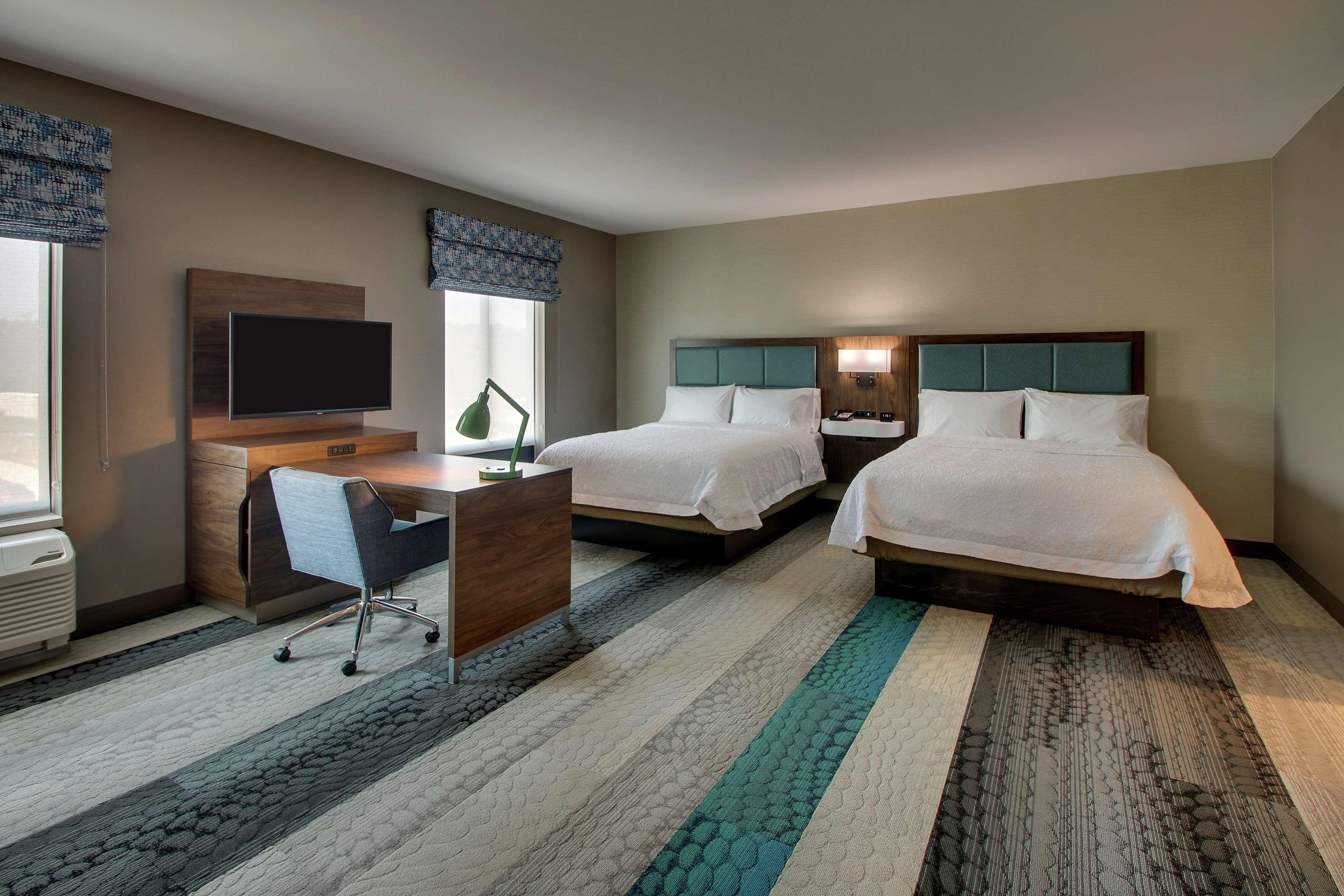 hampton inn and suites southport