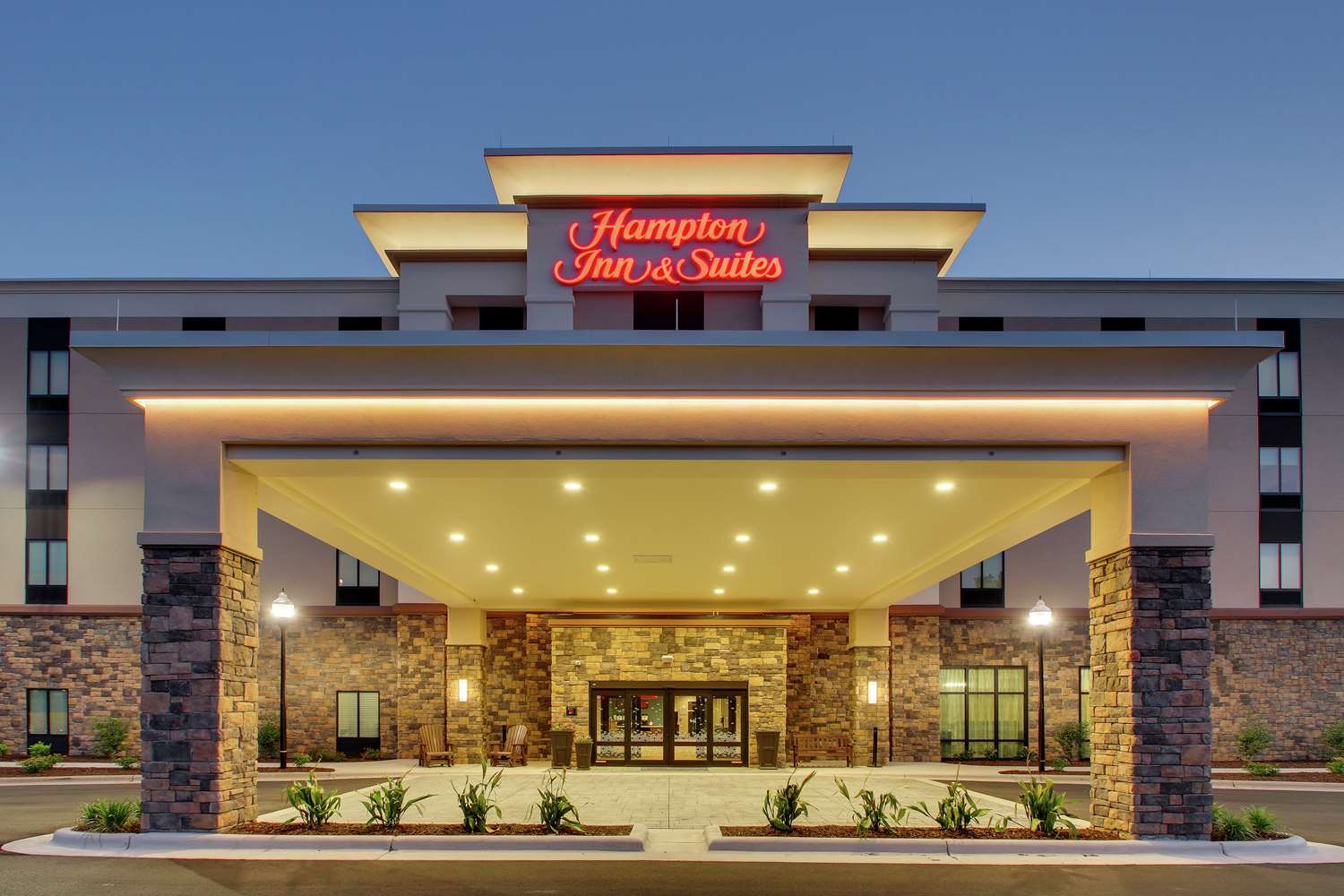 hampton inn and suites southport