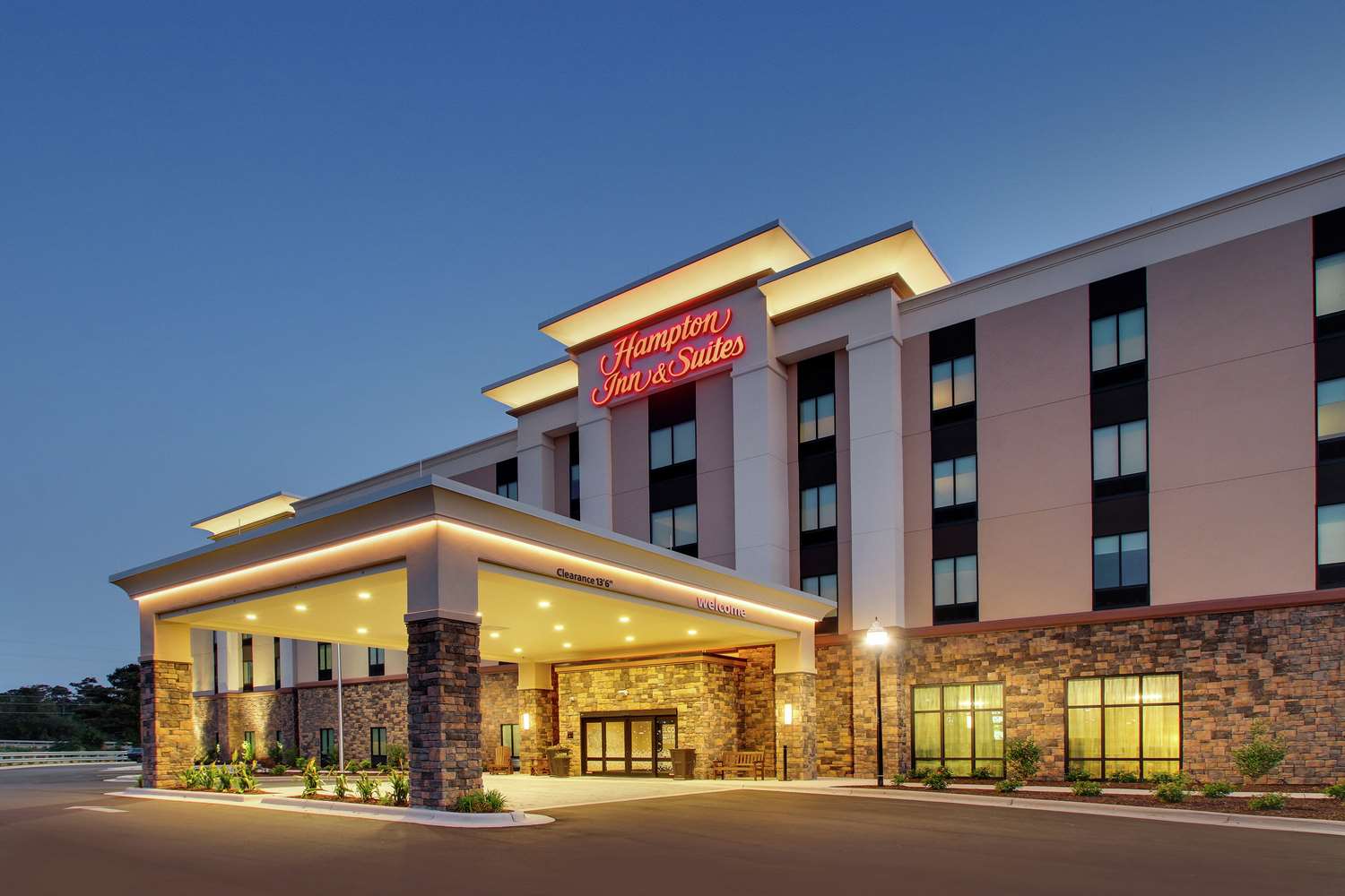 hampton inn and suites southport