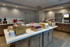 Hampton Inn & Suites Southport,Brunswick>>Bolivia,3 star