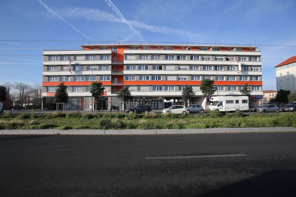 Adonis Paris Sud,Orly>>Chevilly-Larue,3 star