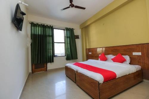 hotel mountain trail