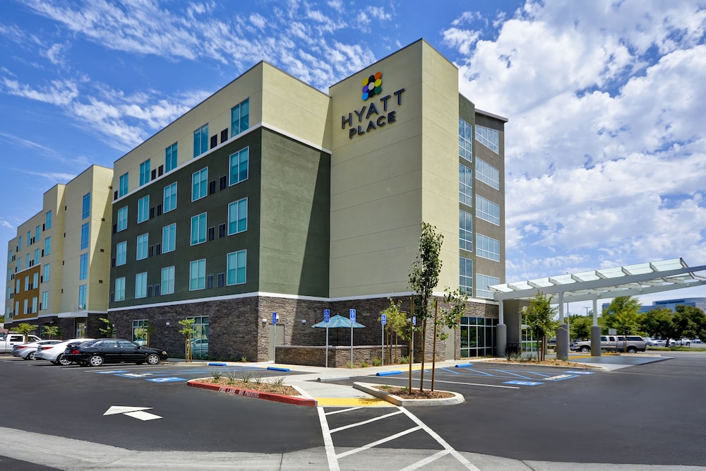 hyatt place fresno