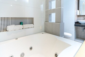 hotel 56 avenue plaza