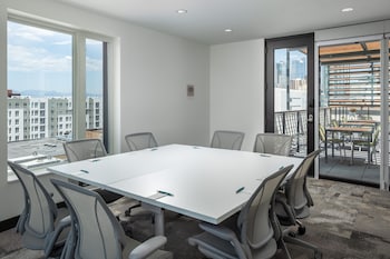 element denver downtown east