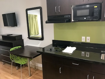 studio 6 buttonwillow ca