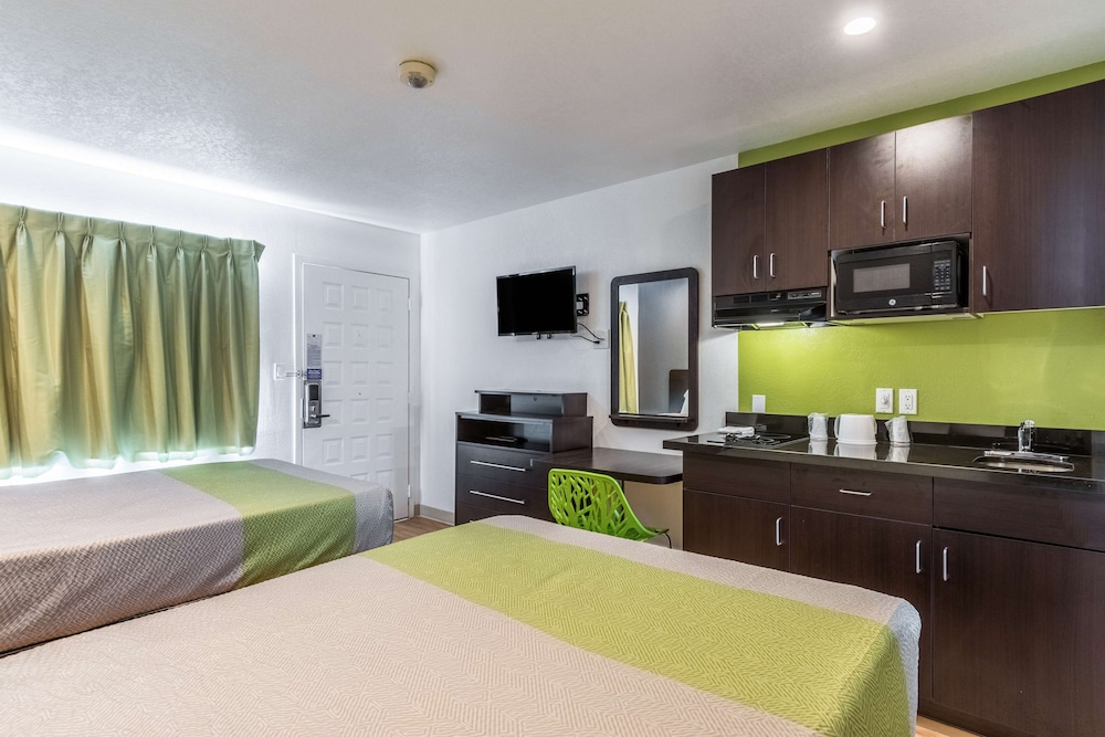 studio 6 buttonwillow ca