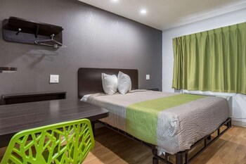 studio 6 buttonwillow ca