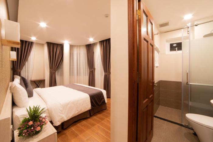 silent night dem lanh hotel