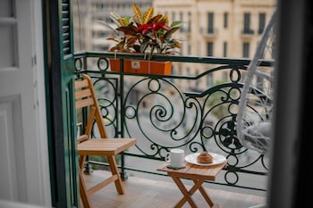 the square boutique hotel