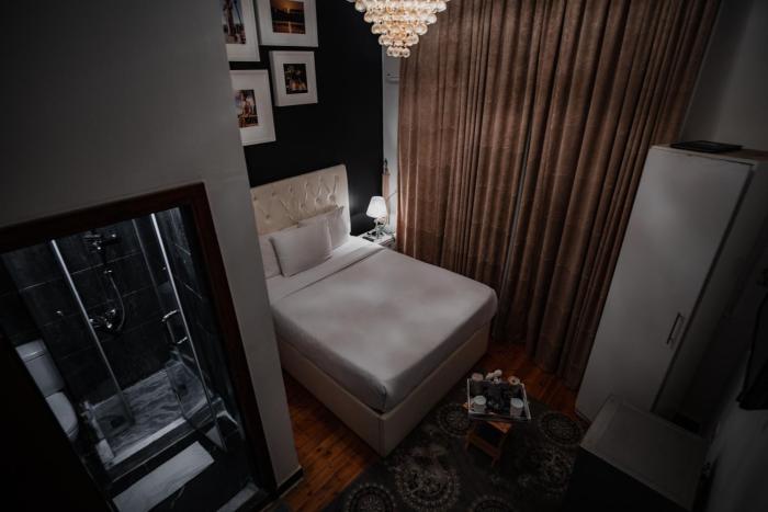 the square boutique hotel